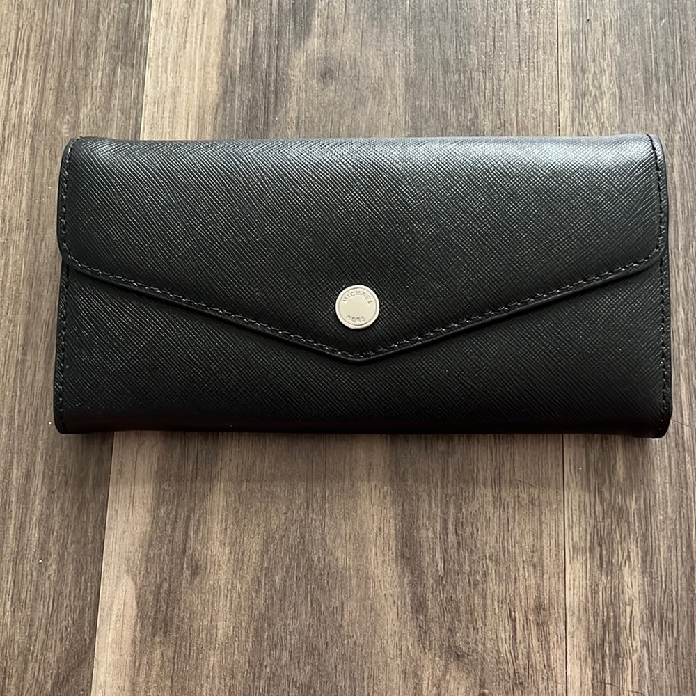 Michael Kors Greenwich wallet in black with silver hardware with pink interior